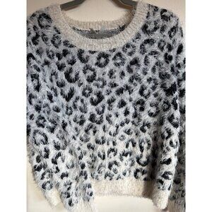 Mudd Women's Medium Sweater. Leopard Print Long Sleeve . Furry.